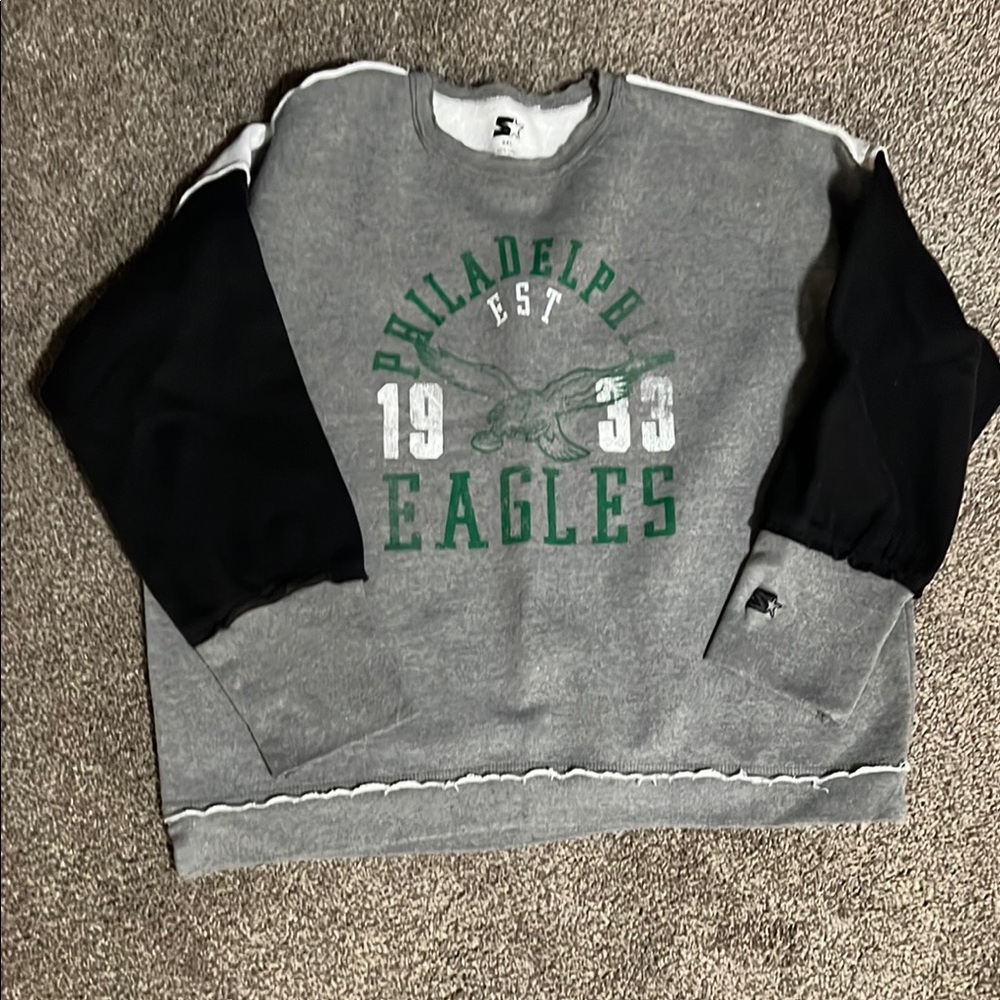 STARTER Gray and Black Crewneck Sweater with Eagles Graphic